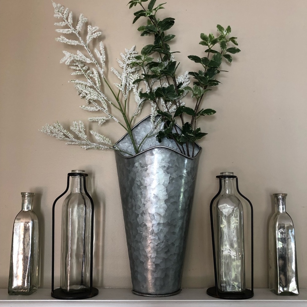 NWT Farmhouse Mantle Decor